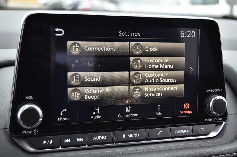 Nissan Rogue Vehicle Image 17