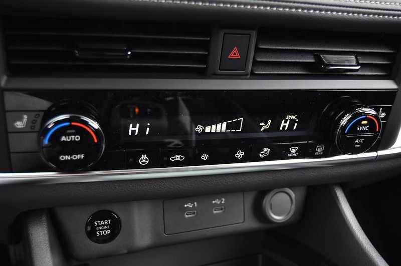 Nissan Rogue Vehicle Image 18