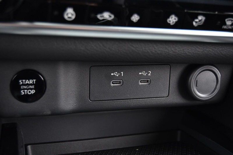 Nissan Rogue Vehicle Image 19