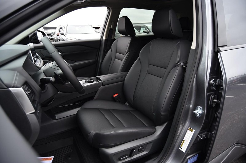 Nissan Rogue Vehicle Image 22