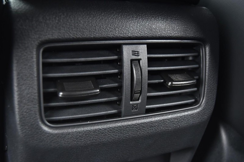 Nissan Rogue Vehicle Image 26