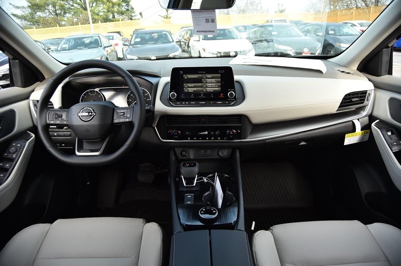 Nissan Rogue Vehicle Image 08