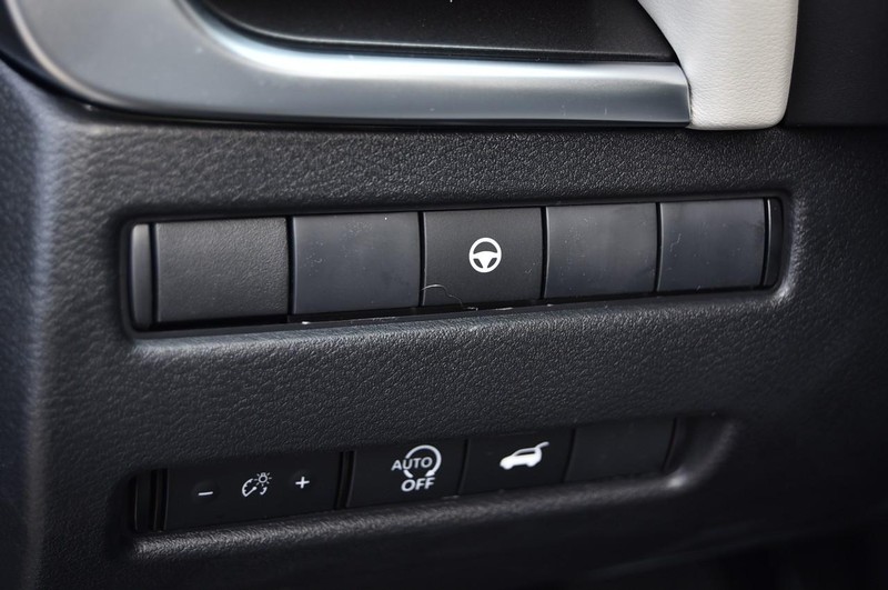 Nissan Rogue Vehicle Image 11