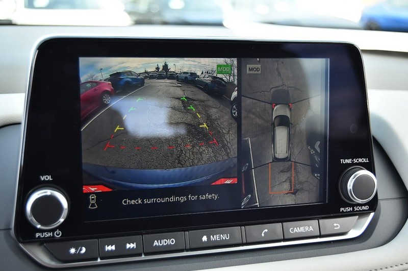 Nissan Rogue Vehicle Image 13