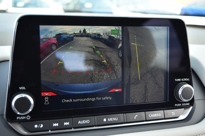 Nissan Rogue Vehicle Image 14