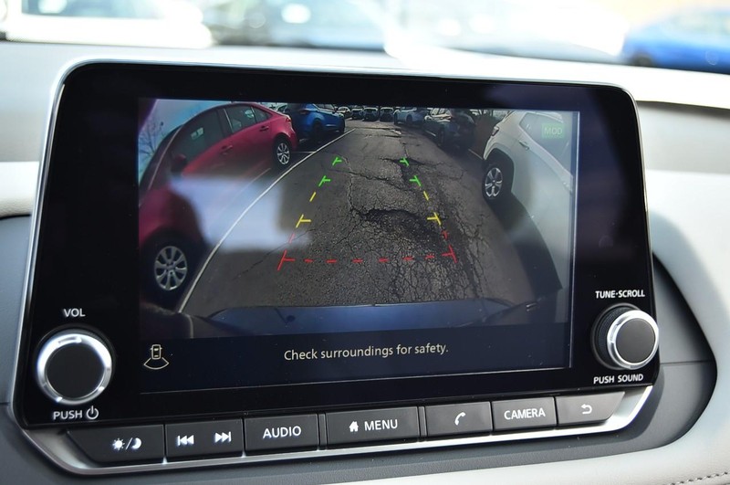 Nissan Rogue Vehicle Image 15