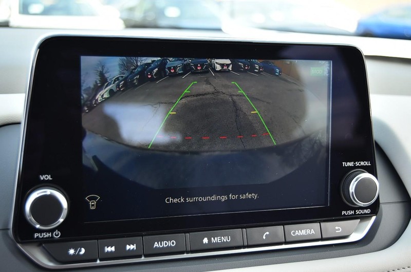 Nissan Rogue Vehicle Image 16