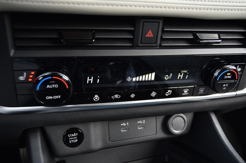 Nissan Rogue Vehicle Image 18