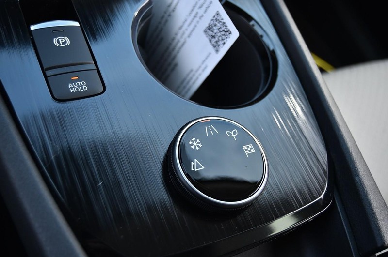 Nissan Rogue Vehicle Image 20