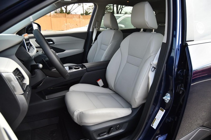 Nissan Rogue Vehicle Image 22