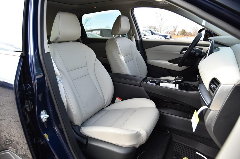 Nissan Rogue Vehicle Image 23