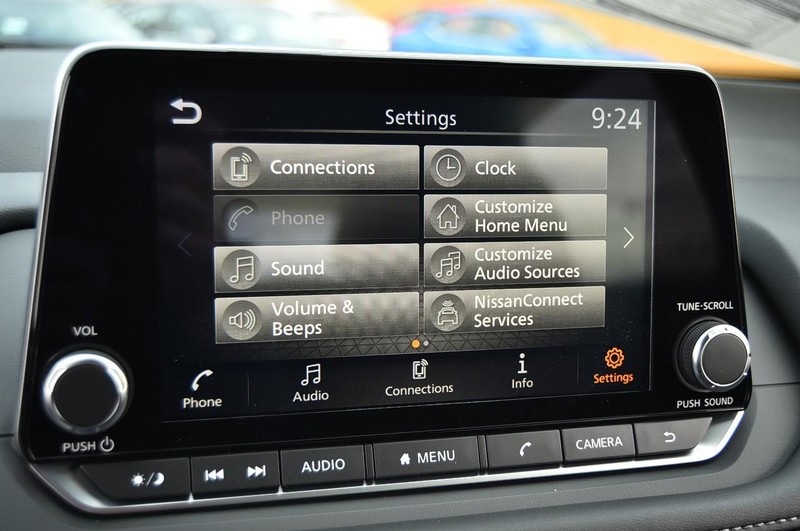 Nissan Rogue Vehicle Image 17