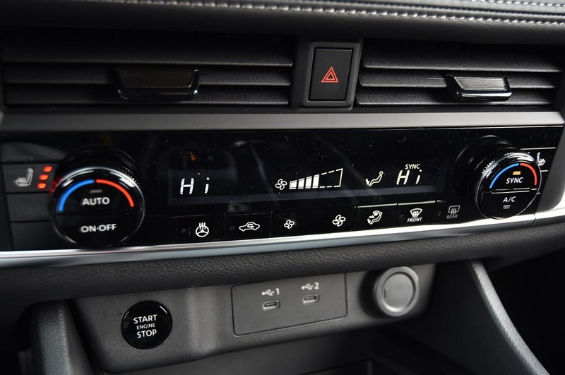 Nissan Rogue Vehicle Image 18