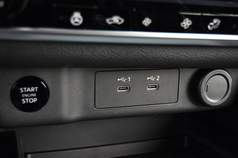 Nissan Rogue Vehicle Image 19