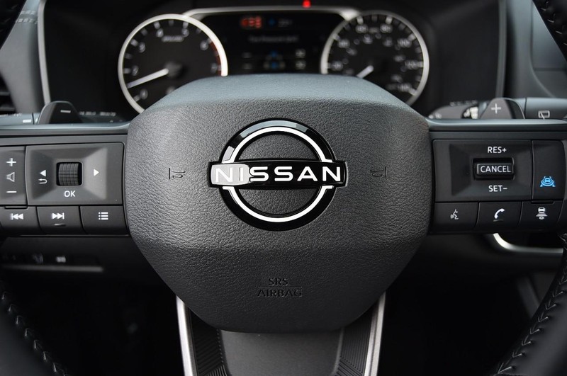 Nissan Rogue Vehicle Image 21