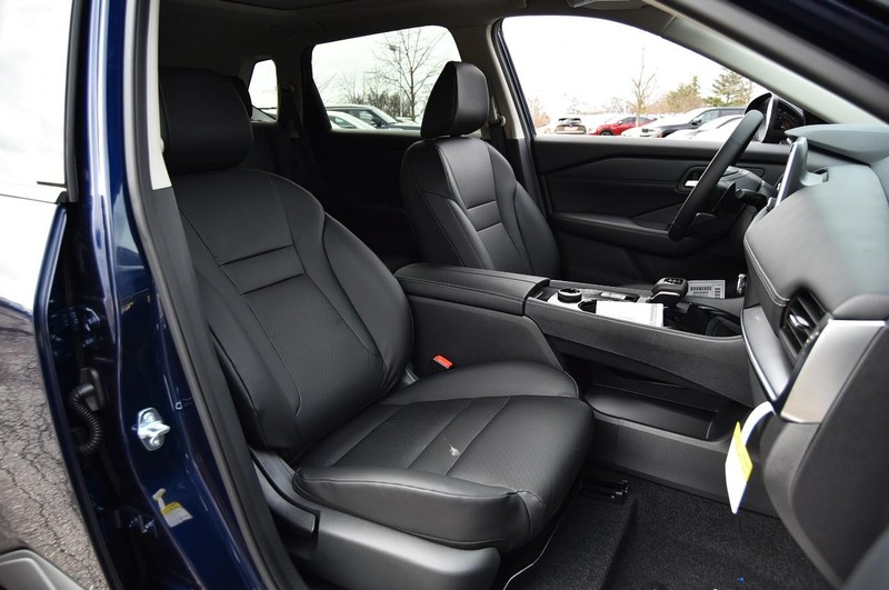 Nissan Rogue Vehicle Image 23