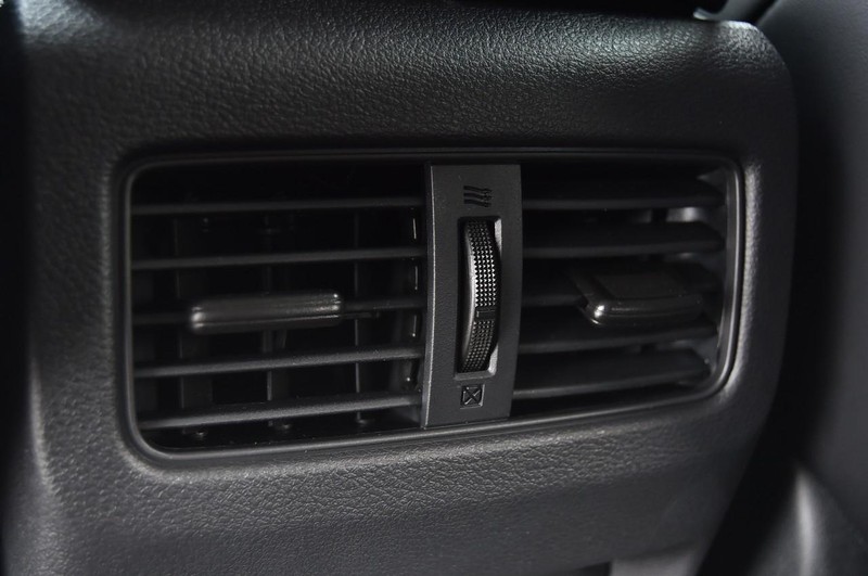 Nissan Rogue Vehicle Image 26