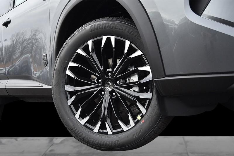 Nissan Rogue Vehicle Image 03