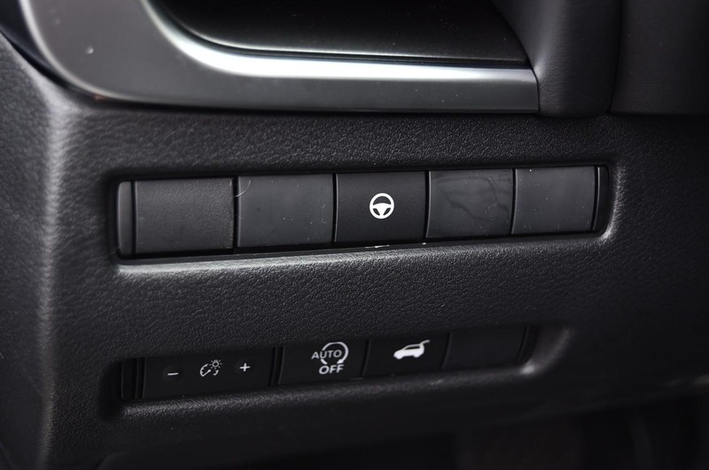 Nissan Rogue Vehicle Image 11