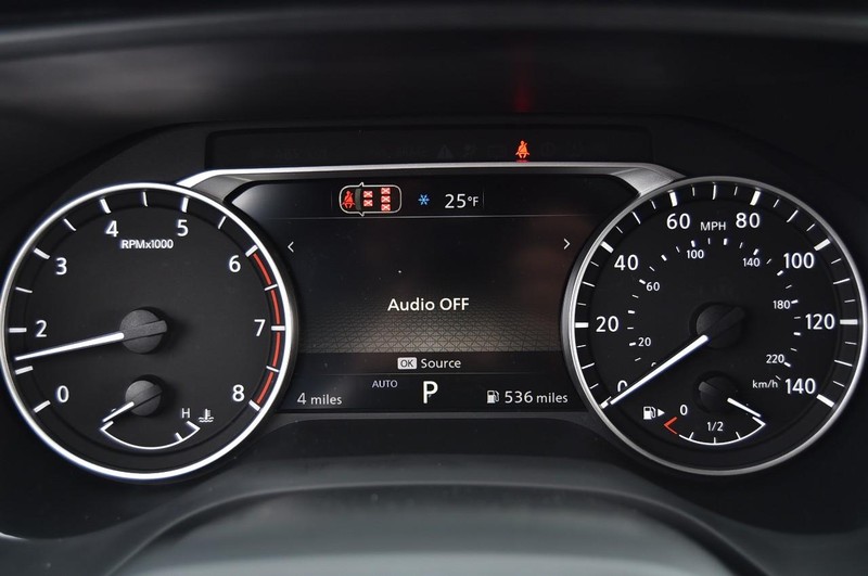 Nissan Rogue Vehicle Image 12