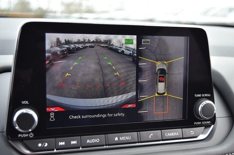 Nissan Rogue Vehicle Image 13