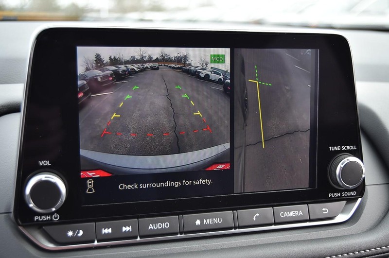 Nissan Rogue Vehicle Image 14