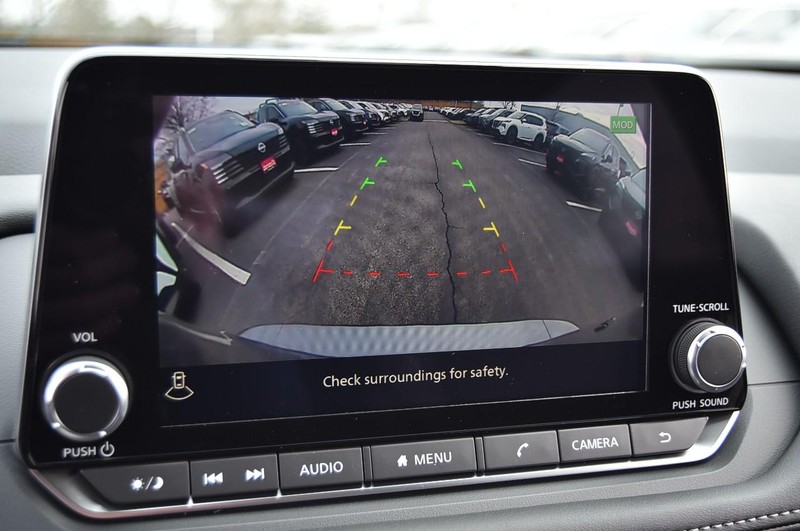 Nissan Rogue Vehicle Image 15