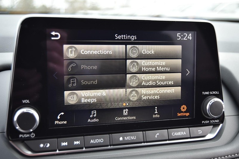 Nissan Rogue Vehicle Image 17