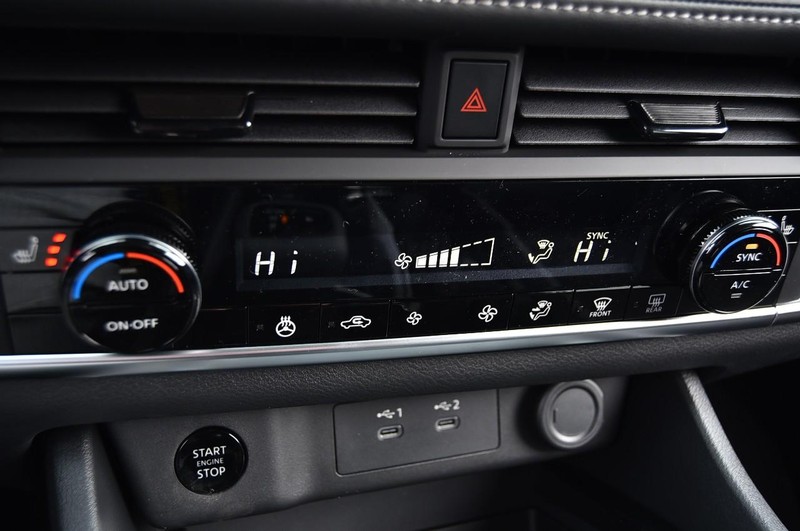 Nissan Rogue Vehicle Image 18