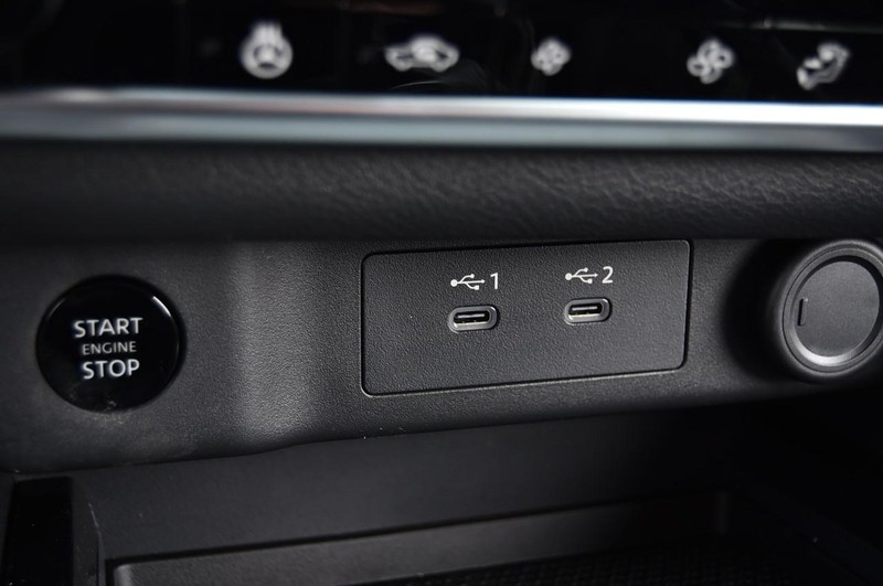 Nissan Rogue Vehicle Image 19