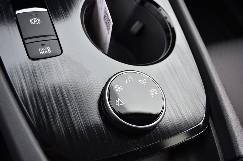 Nissan Rogue Vehicle Image 20