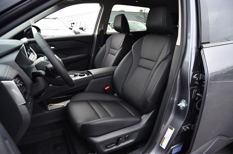 Nissan Rogue Vehicle Image 22