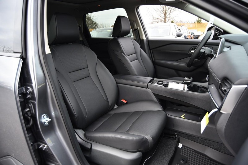 Nissan Rogue Vehicle Image 23