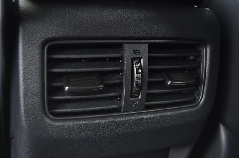 Nissan Rogue Vehicle Image 26