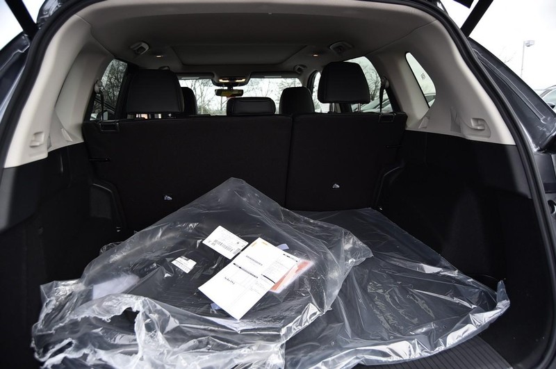 Nissan Rogue Vehicle Image 28