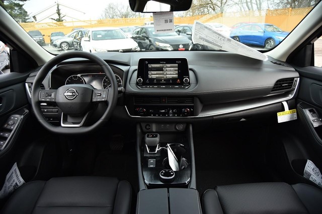 Nissan Rogue Vehicle Image 08