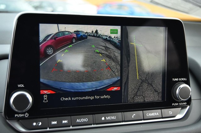 Nissan Rogue Vehicle Image 14