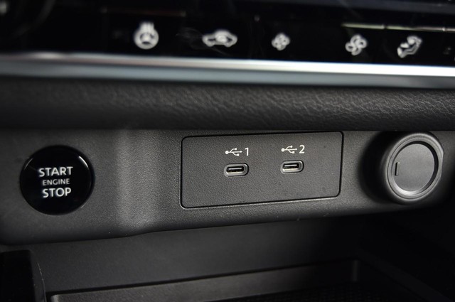 Nissan Rogue Vehicle Image 19