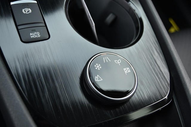 Nissan Rogue Vehicle Image 20