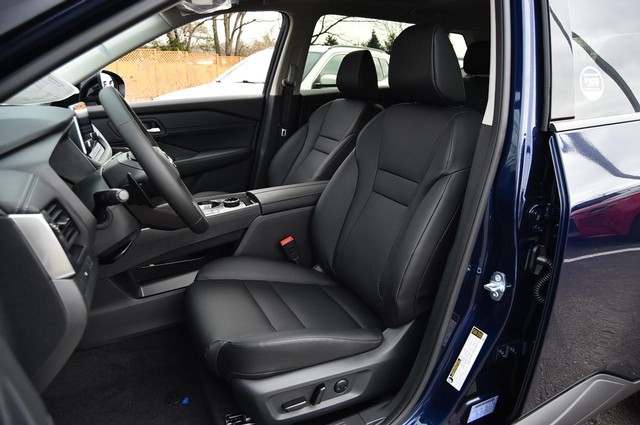 Nissan Rogue Vehicle Image 22