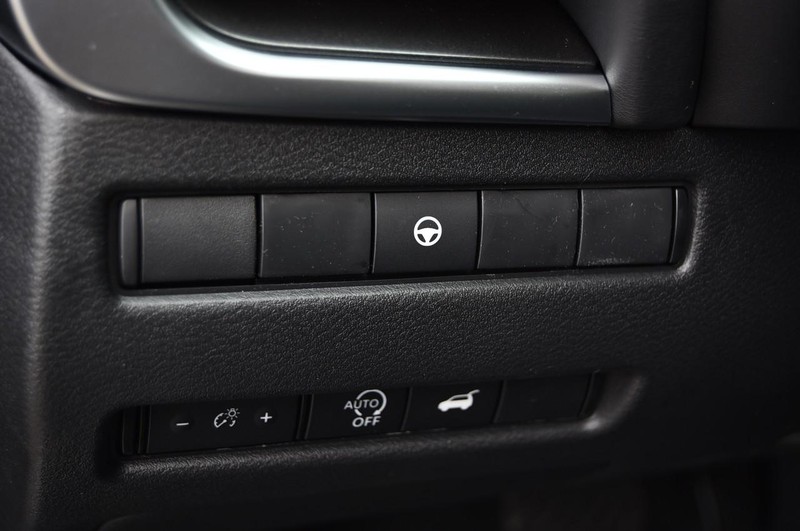 Nissan Rogue Vehicle Image 11