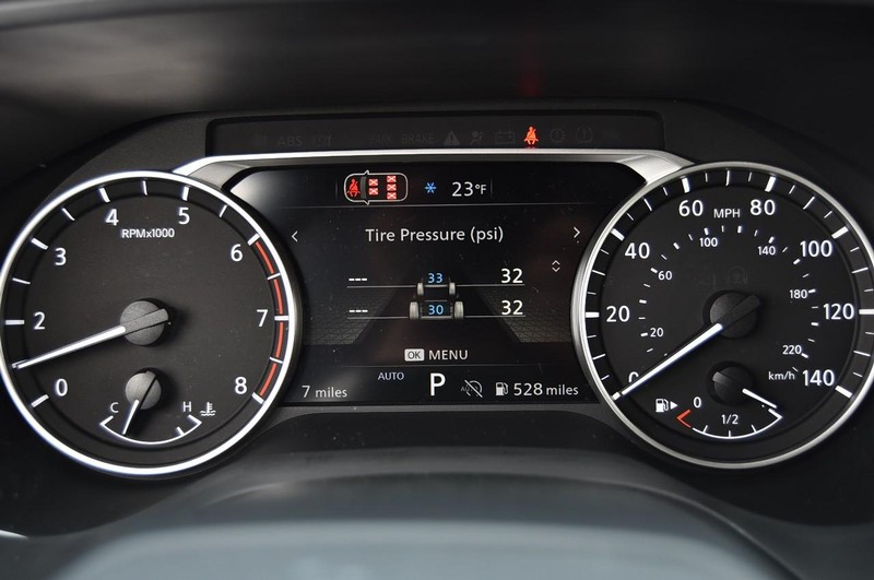 Nissan Rogue Vehicle Image 12