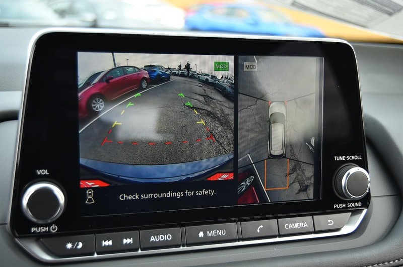 Nissan Rogue Vehicle Image 13