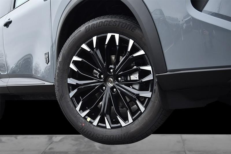 Nissan Rogue Vehicle Image 03