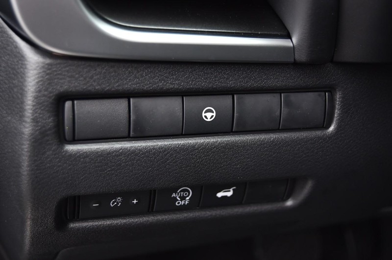 Nissan Rogue Vehicle Image 11