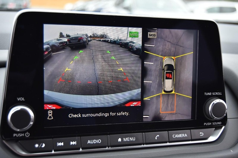 Nissan Rogue Vehicle Image 13