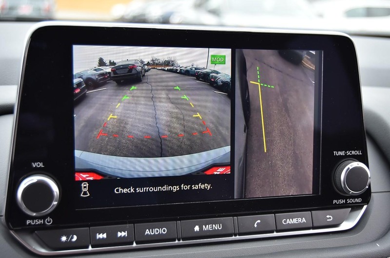 Nissan Rogue Vehicle Image 14