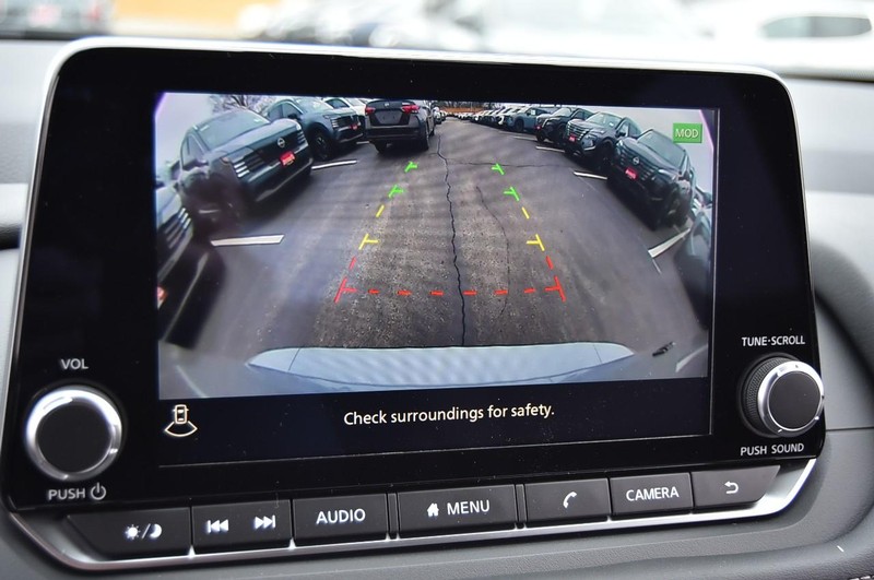 Nissan Rogue Vehicle Image 15