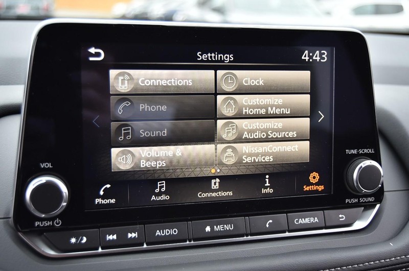 Nissan Rogue Vehicle Image 17