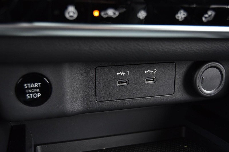 Nissan Rogue Vehicle Image 19